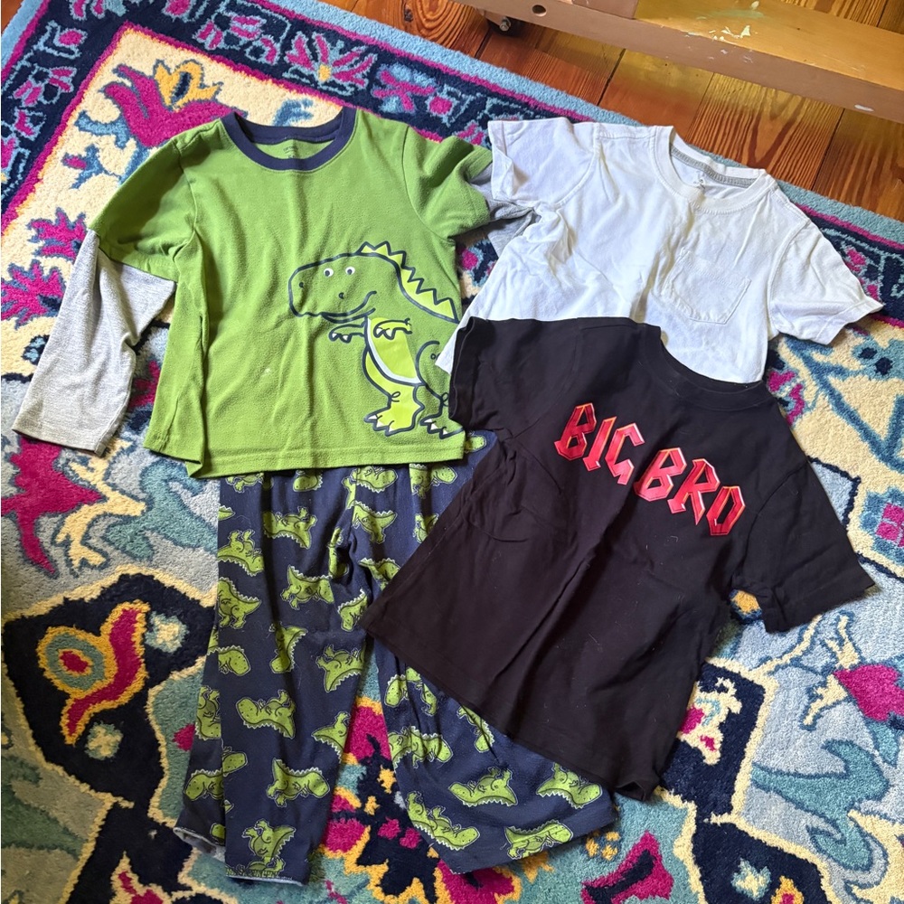 The Children's Place Green Dinosaur Pajama Set bundle lot t-shirt clothing 4-5